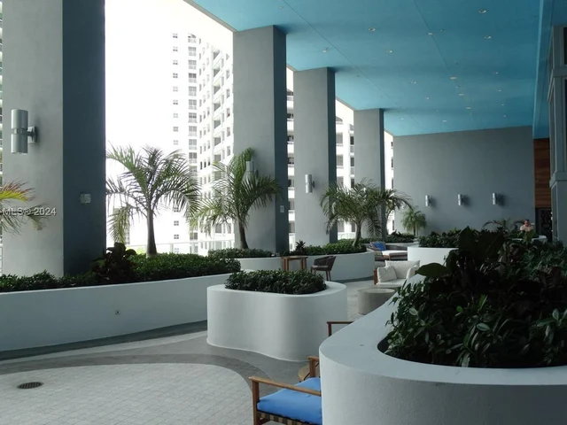 1300 Brickell Bay Dr # 3004, Miami FL 33131