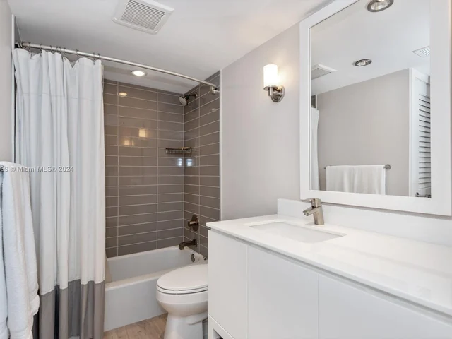 800 SE 4th St # 302, Fort Lauderdale FL 33301