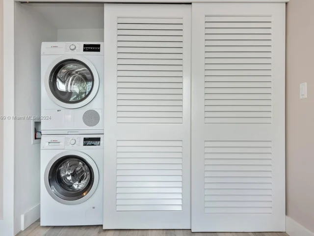 800 SE 4th St # 302, Fort Lauderdale FL 33301