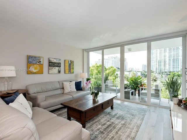 800 SE 4th St # 302, Fort Lauderdale FL 33301