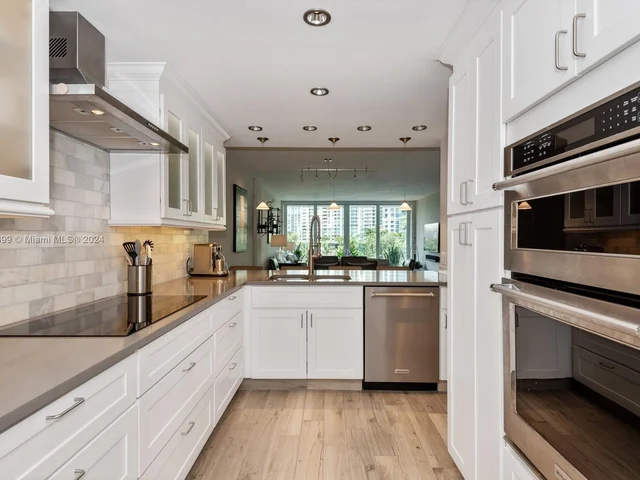 800 SE 4th St # 302, Fort Lauderdale FL 33301