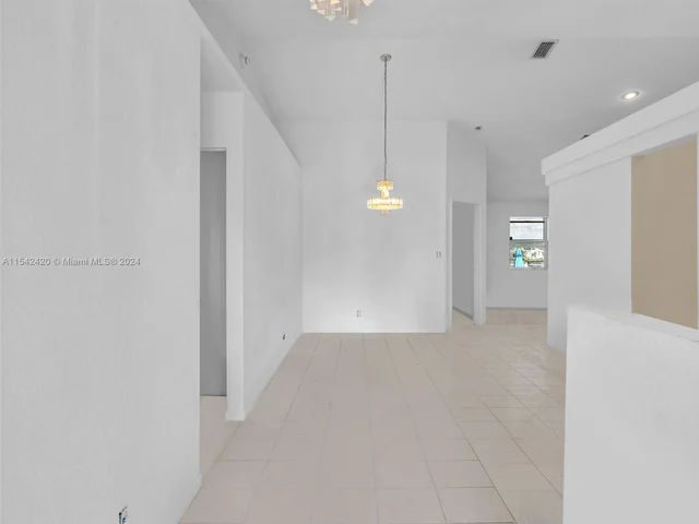 2111 NW 76th Ave, Margate FL 33063