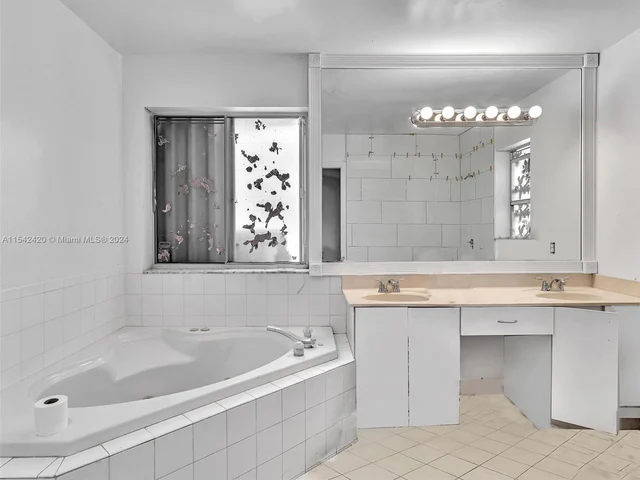 2111 NW 76th Ave, Margate FL 33063