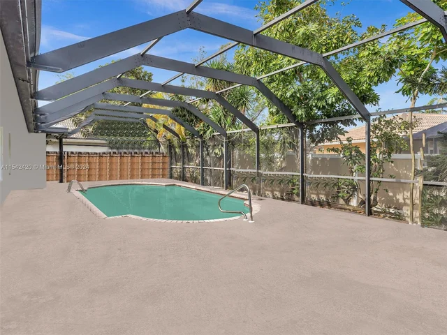 2111 NW 76th Ave, Margate FL 33063