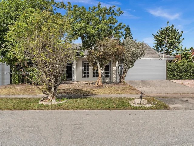 2111 NW 76th Ave, Margate FL 33063