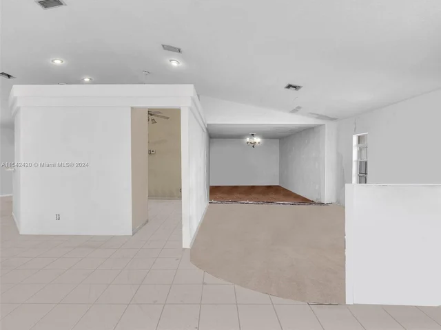 2111 NW 76th Ave, Margate FL 33063