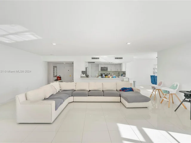 5255 Collins Ave # 3D, Miami Beach FL 33140