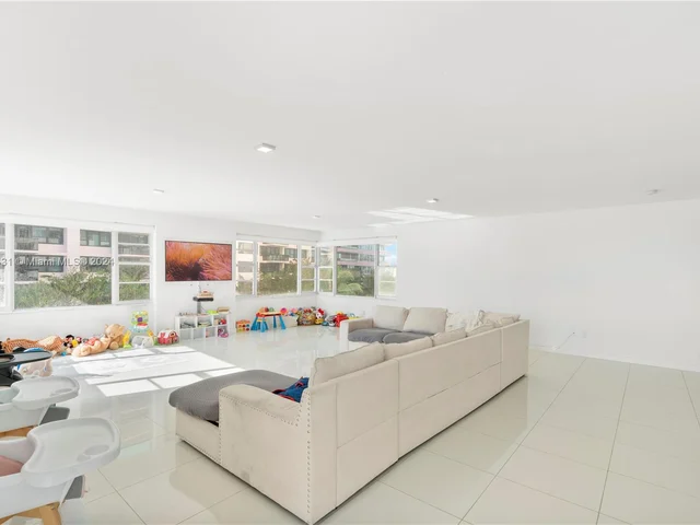 5255 Collins Ave # 3D, Miami Beach FL 33140