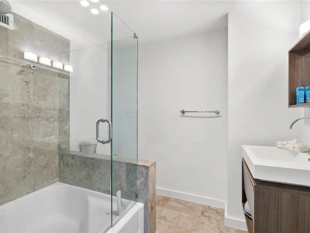 5255 Collins Ave # 3D, Miami Beach FL 33140