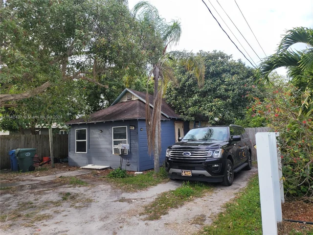 1015 NE 35th St, Oakland Park FL 33334