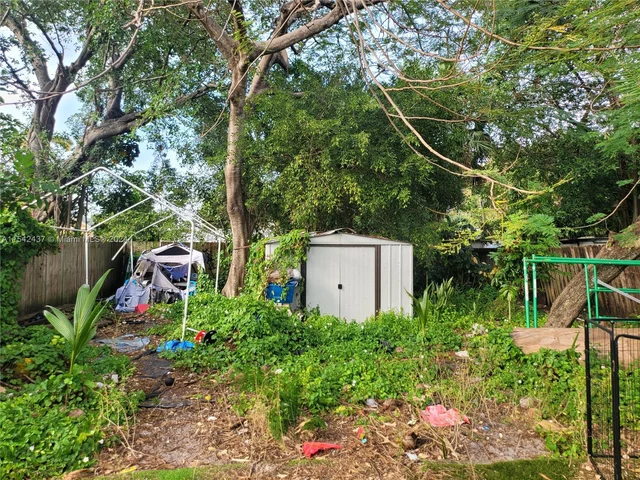 1015 NE 35th St, Oakland Park FL 33334