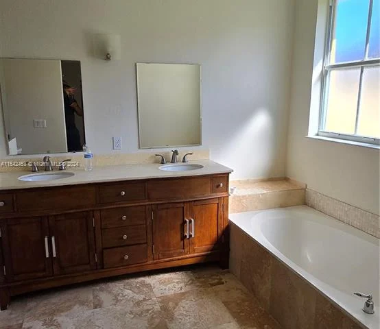 16474 SW 84th St # 16474, Miami FL 33193