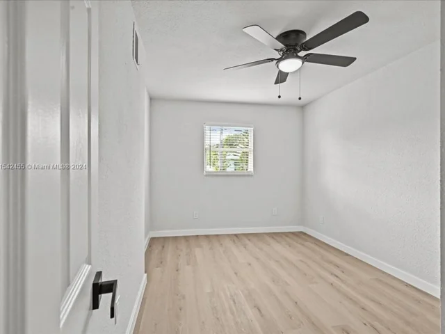 717 SW 7th Ter, Hallandale Beach FL 33009