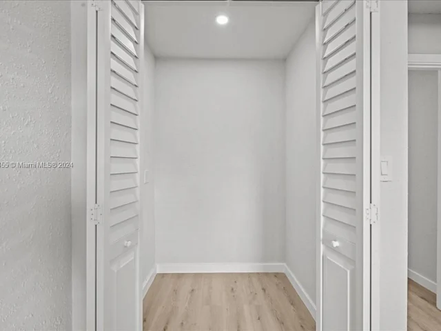 717 SW 7th Ter, Hallandale Beach FL 33009