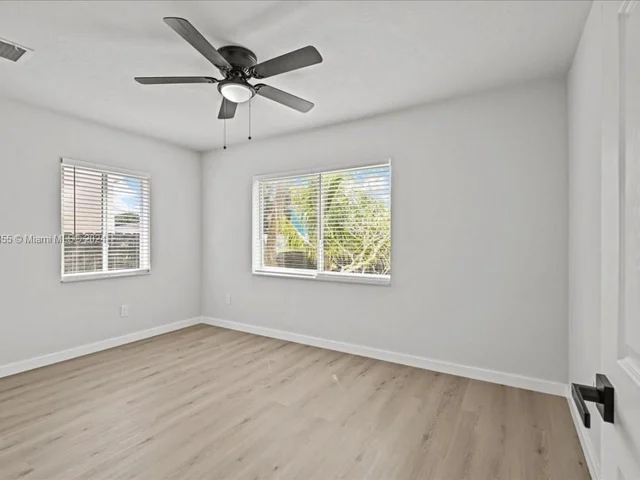 717 SW 7th Ter, Hallandale Beach FL 33009