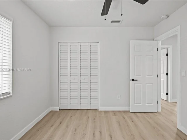 717 SW 7th Ter, Hallandale Beach FL 33009