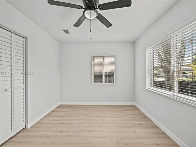 717 SW 7th Ter, Hallandale Beach FL 33009