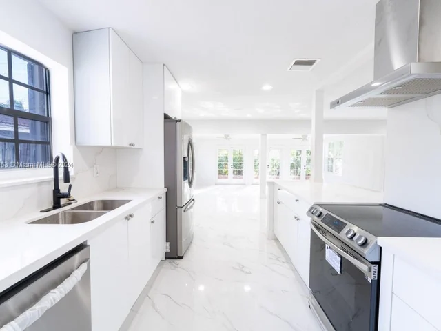 6220 NE 21st Rd, Fort Lauderdale FL 33308