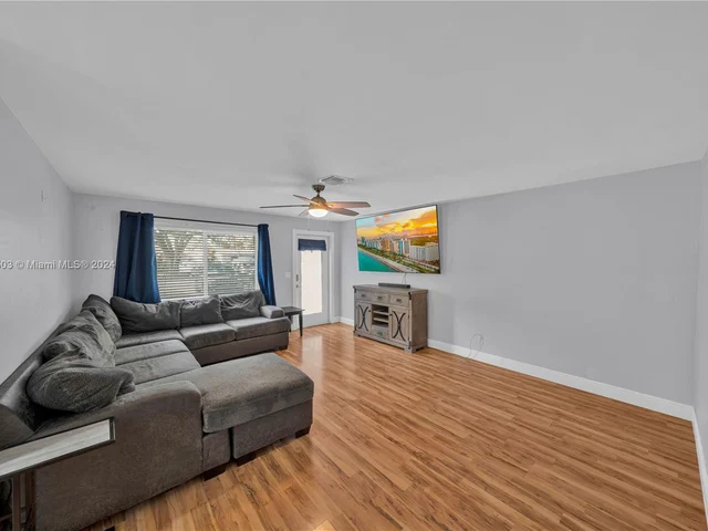 9417 SW 52nd St, Cooper City FL 33328