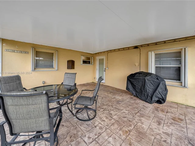 9417 SW 52nd St, Cooper City FL 33328