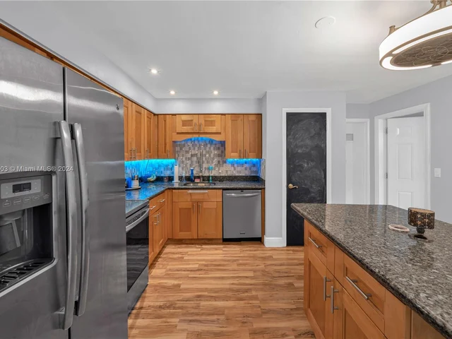 9417 SW 52nd St, Cooper City FL 33328