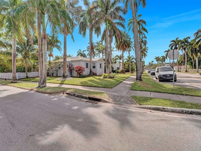 900 Tyler St, Hollywood FL 33019