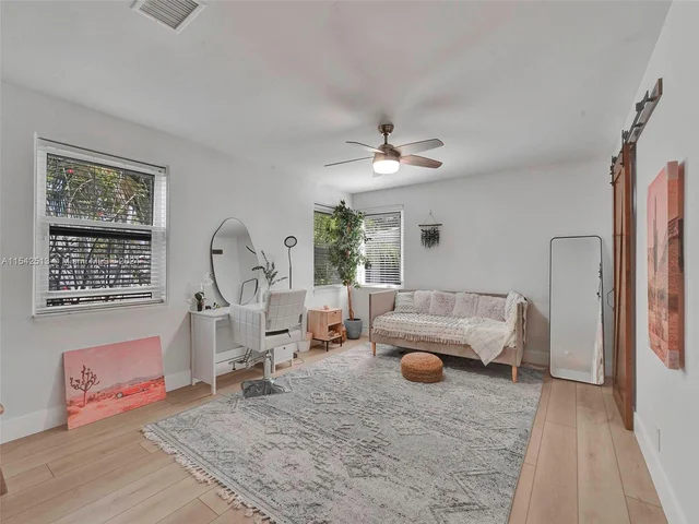 900 Tyler St, Hollywood FL 33019