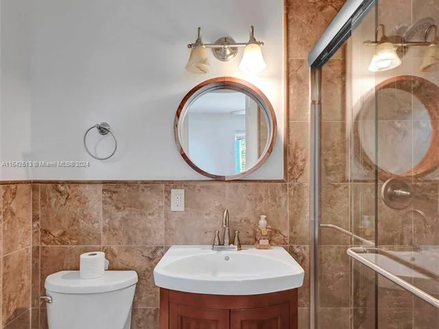 900 Tyler St, Hollywood FL 33019