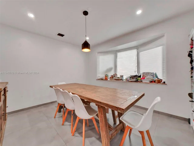 900 Tyler St, Hollywood FL 33019