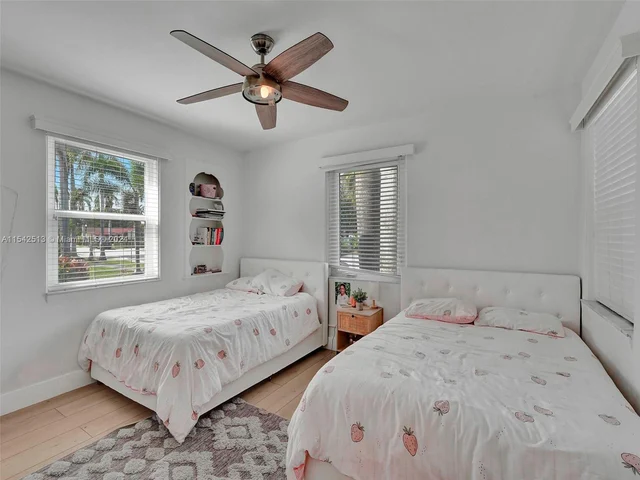 900 Tyler St, Hollywood FL 33019