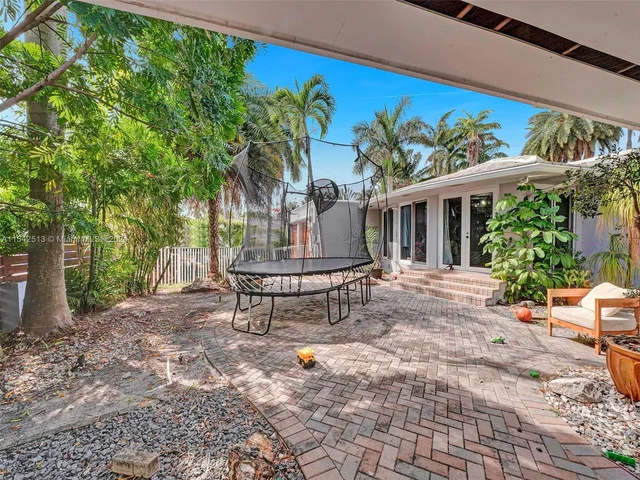 900 Tyler St, Hollywood FL 33019