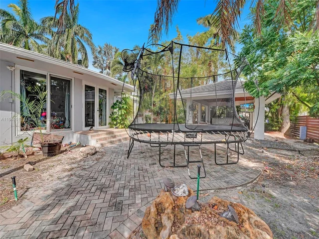 900 Tyler St, Hollywood FL 33019