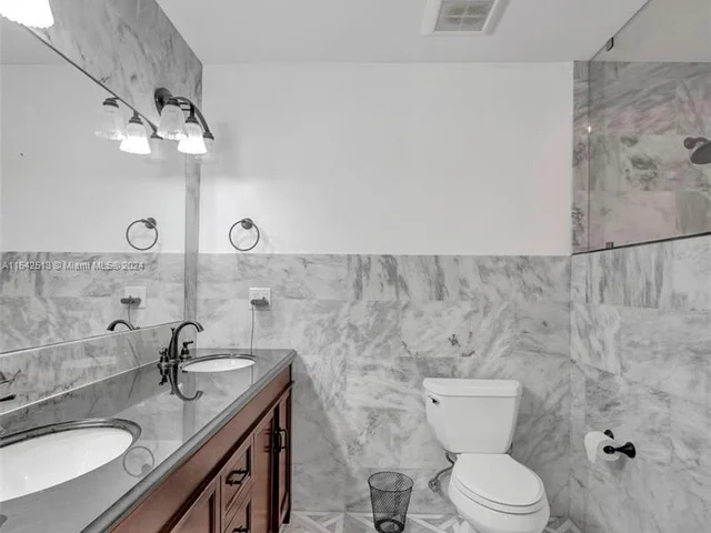 900 Tyler St, Hollywood FL 33019