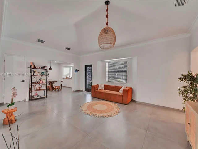 900 Tyler St, Hollywood FL 33019