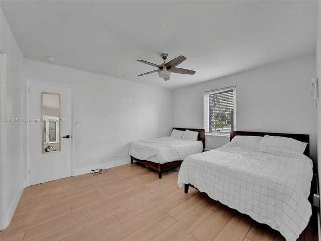 900 Tyler St, Hollywood FL 33019