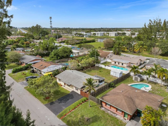 5501 NW 76th PL., Pompano Beach FL 33073