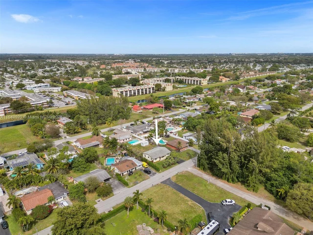 5501 NW 76th PL., Pompano Beach FL 33073