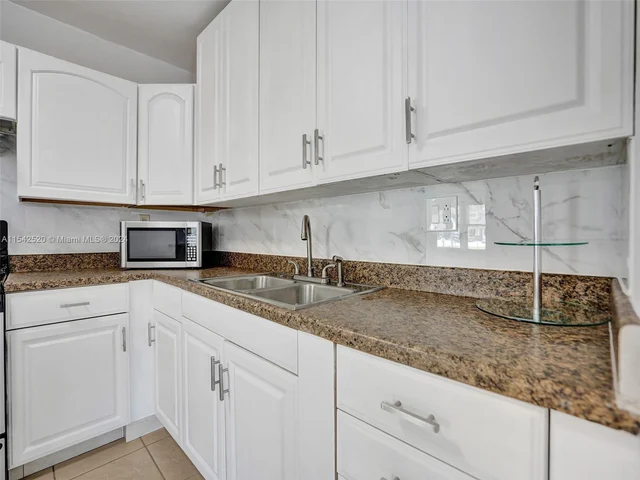 5501 NW 76th PL., Pompano Beach FL 33073