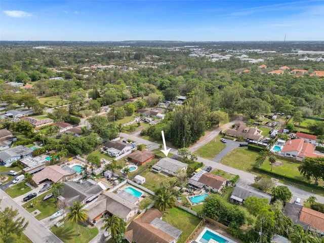 5501 NW 76th PL., Pompano Beach FL 33073