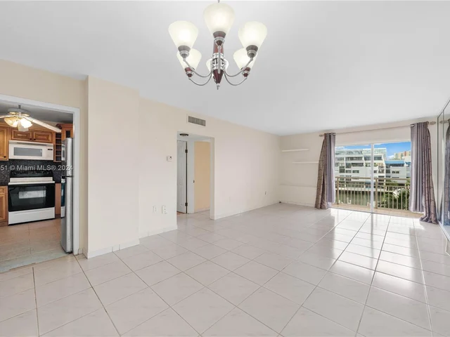 400 Kings Point Dr # 327, Sunny Isles Beach FL 33160