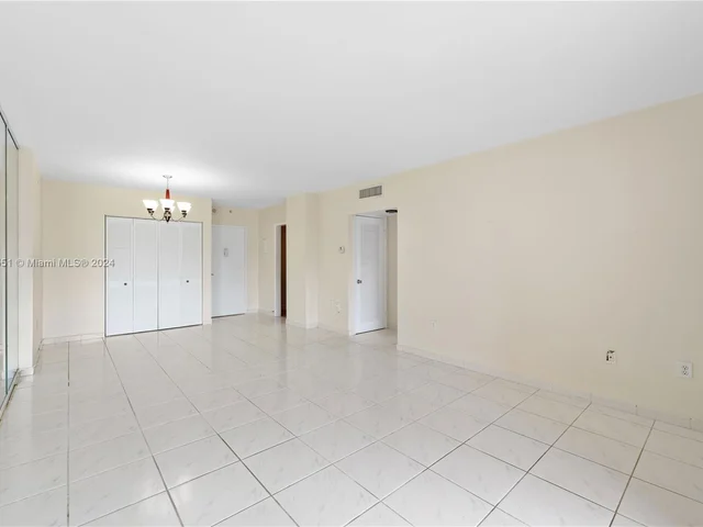 400 Kings Point Dr # 327, Sunny Isles Beach FL 33160