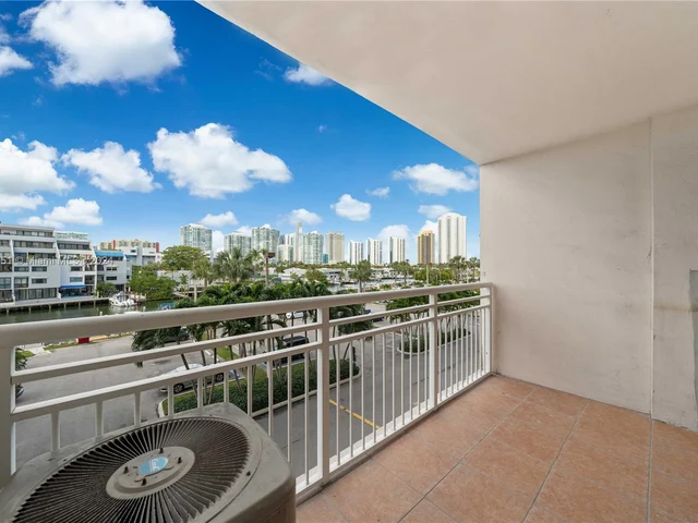 400 Kings Point Dr # 327, Sunny Isles Beach FL 33160