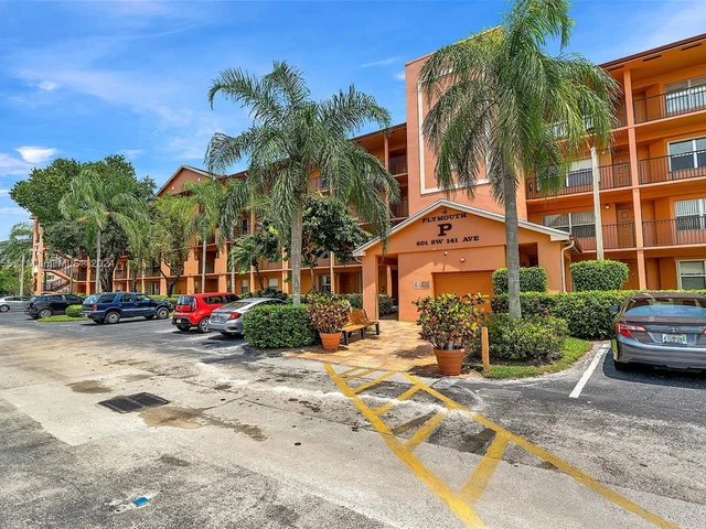 601 SW 141st Ave # 106P, Pembroke Pines FL 33027