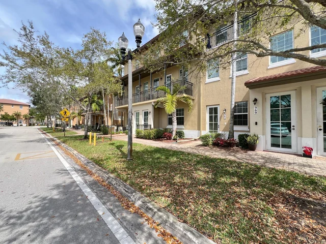 965 SW 147th Ave # 2504, Pembroke Pines FL 33027