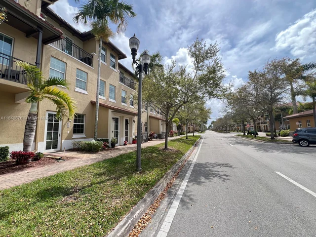 965 SW 147th Ave # 2504, Pembroke Pines FL 33027