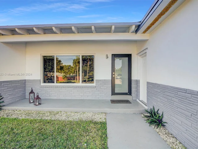 2190 NE 169th St, North Miami Beach FL 33162