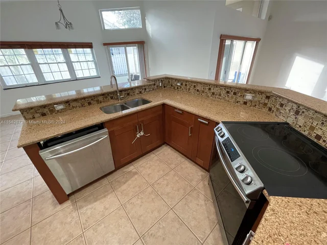 159 Cameron Ct, Weston FL 33326