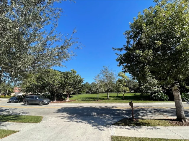 159 Cameron Ct, Weston FL 33326