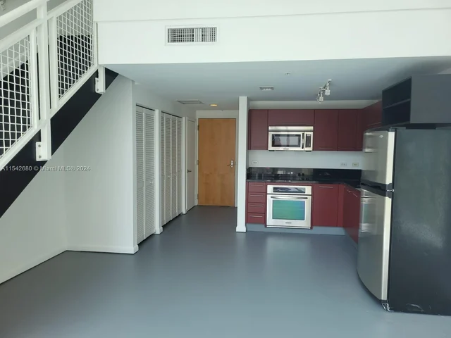 253 NE 2nd St # 420, Miami FL 33132