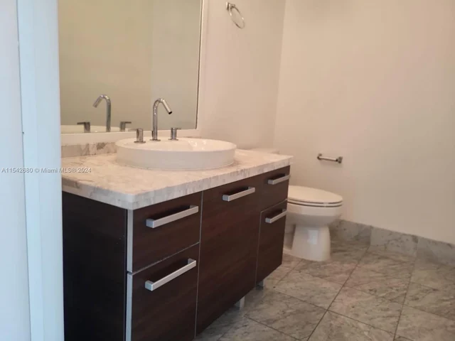 253 NE 2nd St # 420, Miami FL 33132